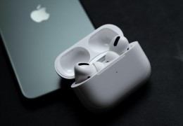 airpods+pro充电灯不亮,给airpodspro充电 灯不亮是充满的意思吗